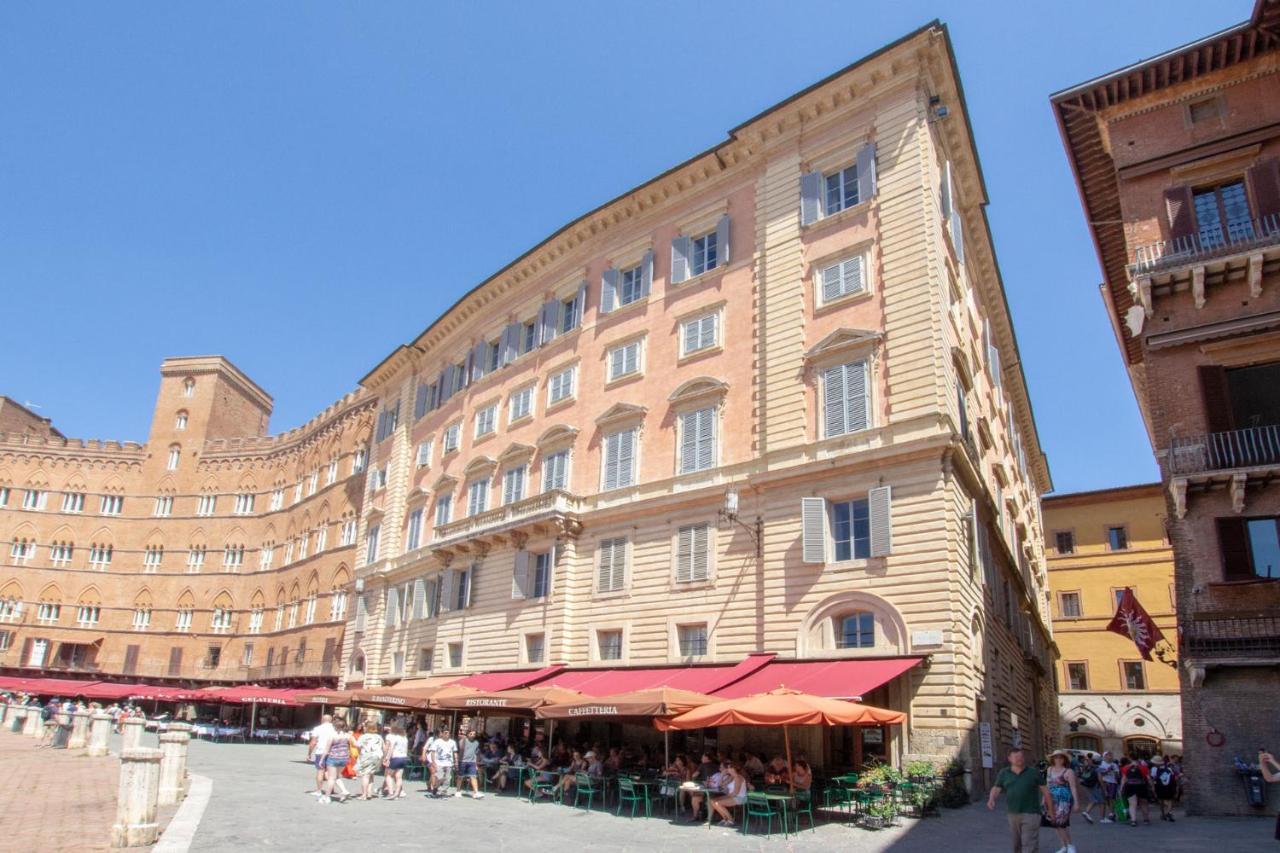 Palazzo Chigi Zondadari Lägenhet Siena Exteriör bild