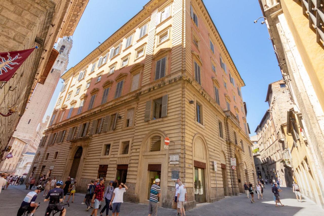 Palazzo Chigi Zondadari Lägenhet Siena Exteriör bild